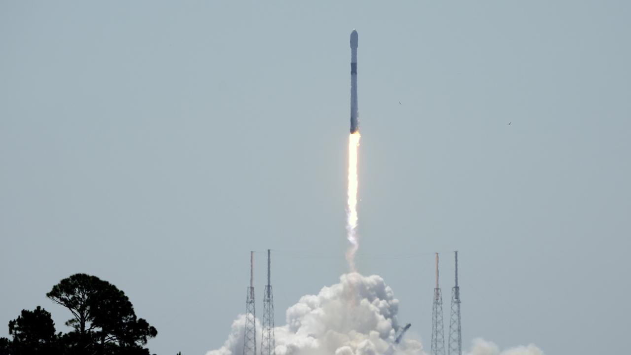 Une fusée Falcon 9 de SpaceX, transportant le télescope spatial Euclid de l'Agence spatiale européenne, décolle de Cap Canaveral (Floride) le 1er juillet 2023. [Keystone - AP Photo/John Raoux]