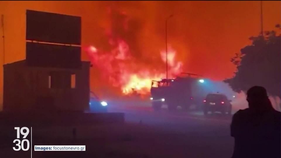 En Grèce, les pompiers combattent de gros incendies sur de multiples fronts