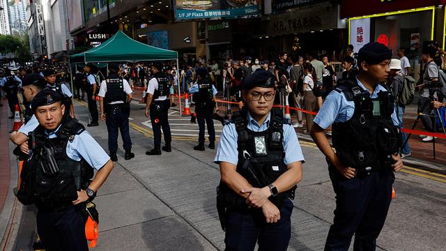 Les autorités de Hong Kong ont déployé des policiers en nombre à l'occasion du 34e anniversaire de la répression sanglante de la place Tian'anmen à Pékin. [Reuters - Tyrone Siu]