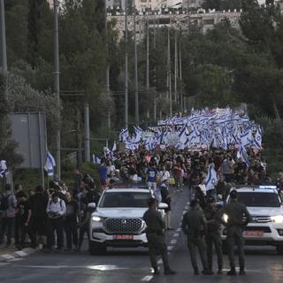 Des milliers de manifestants en Israël contre la réforme judiciaire. [Keystone - AP Photo/Mahmoud Illean]