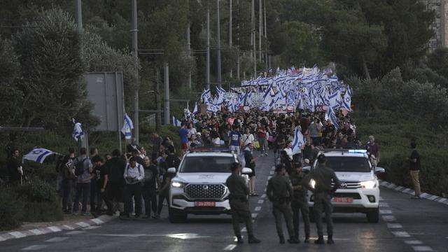 Des milliers de manifestants en Israël contre la réforme judiciaire. [Keystone - AP Photo/Mahmoud Illean]