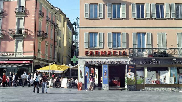 Les magasins pourront rester ouverts plus longtemps les jours fériés au Tessin. [Keystone - Martin Ruetschi]