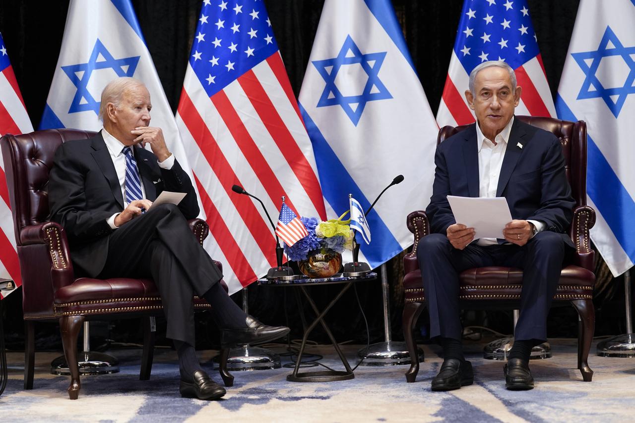 Joe Biden et Benjamin Netanyahu à Tel Aviv. [Keystone - AP Photo/Evan Vucci]