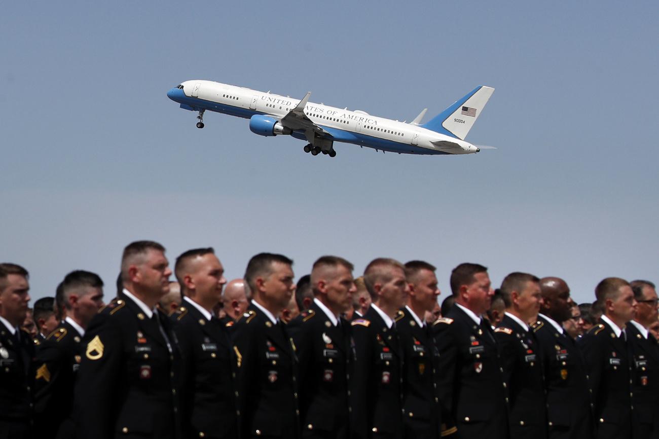 Plutôt que le traditionnel Air Force One, Joe Biden a voyagé jusqu'en Europe sur un Boeig C-32. [Keystone/AP - Jae C.Hong]