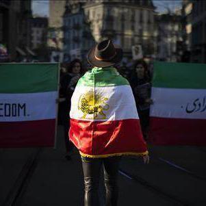 A Genève, 300 personnes ont manifesté samedi après-midi dans le froid pour la démocratie en Iran. [Keystone]