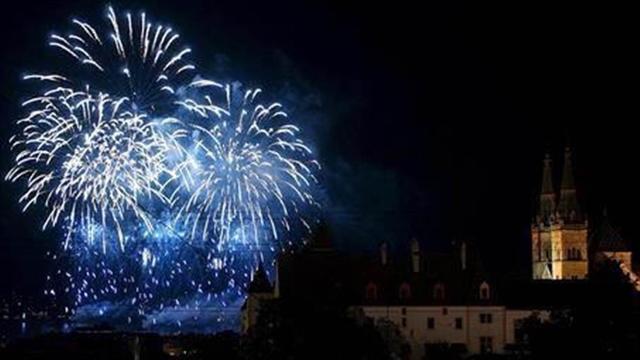 Les Suisses soutiennent l'interdiction des feux d'artifice bruyants, selon un sondage. [Keystone]