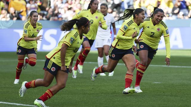 Les Colombiennes célèbrent l'ouverture du score de Catalina Usme (2e depuis la droite). [Sophie Ralph]