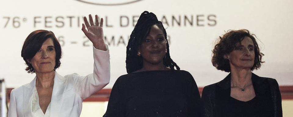 La réalisatrice Catherine Corsini, l'actrice Aïssatou Diallo Sagna et la productrice Elisabeth Perez lors de la projection de "Le retour" au 76e festival de Cannes le 17 mai 2023. [AFP - Valery HACHE]