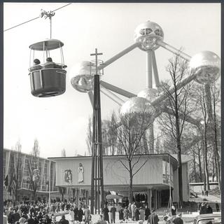 Atomium et téléphérique de l’Exposition universelle de Bruxelles en 1958. [Archiv der Evangelischen Kirche im Rheinland from Düsseldorf/ Boppard, Deutschland]