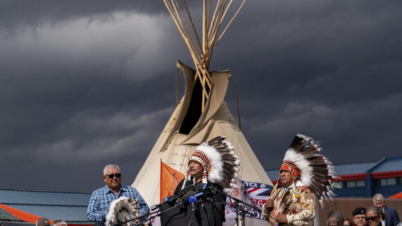 Comment les peuples autochtones du Canada utilisent leurs pratiques ancestrales et traditionnelles en écologie pour obtenir une voix sur la scène politique nationale [Keystone - Heywood Yu/The Canadian Press via AP]