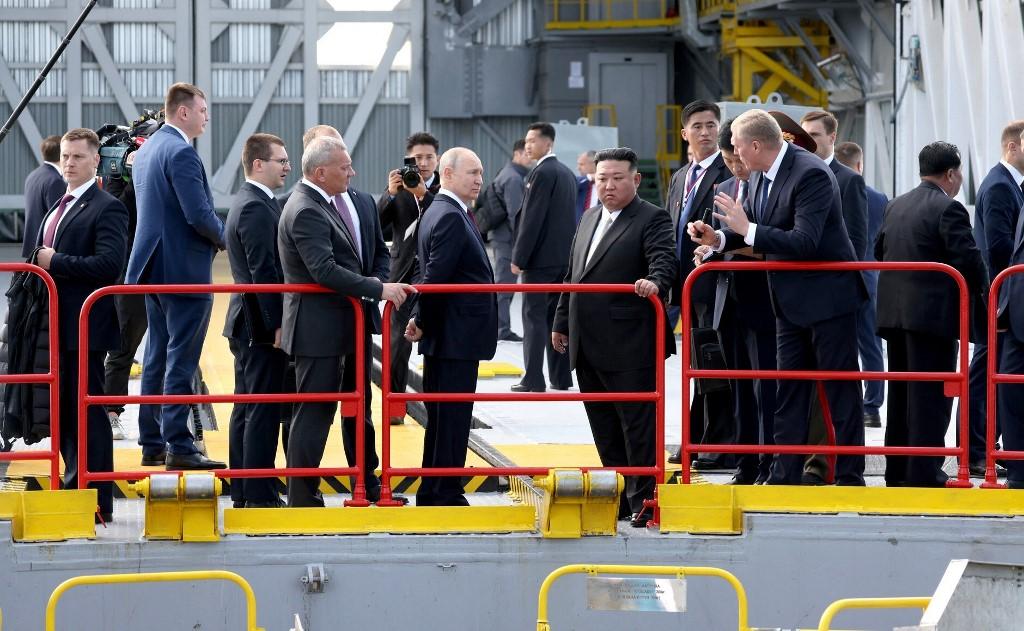 Kim Jong-un et Vladimir Poutine ont visité le cosmodrome russe de Vostotchny. [AFP - Office de presse du Kremlin]