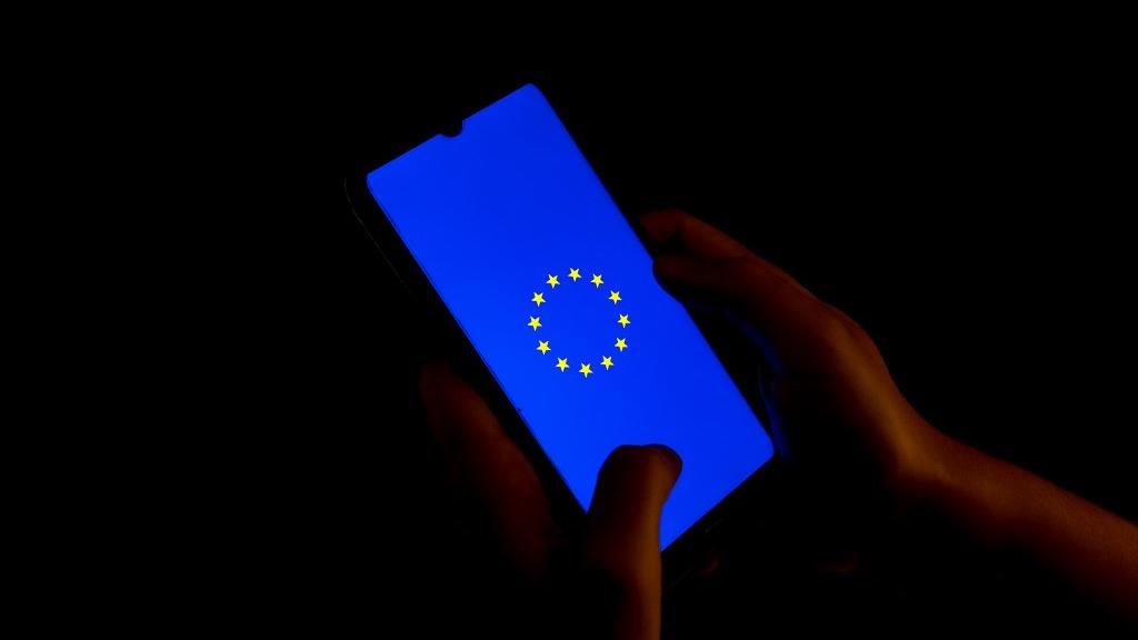 L'Union européenne durcit sa régulation des géants du numérique. Image prétexte. [AFP - Nikolas Kokovlis/NurPhoto]
