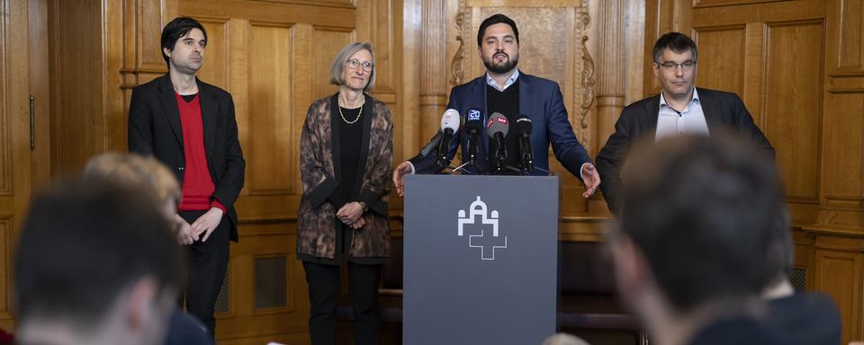 Le coprésident du PS Cédric Wermuth en conférence de presse à Berne, lundi 20.03.2023. [Keystone - Anthony Anex]