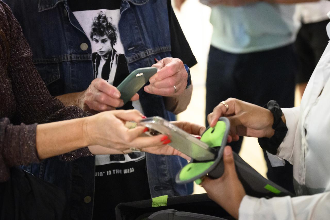 Les téléphones étaient strictement bannis du concert de Bob Dylan au Montreux Jazz Festival, le 1er juillet 2023. [KEYSTONE - LAURENT GILLIERON]