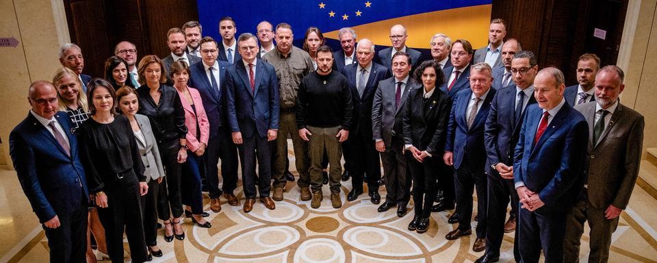 Les 27 ministres des Affaires étrangères de l'Union européenne étaient lundi à Kiev pour une réunion extraordinaire. [Keystone - EPA/Johanna Leguerre]