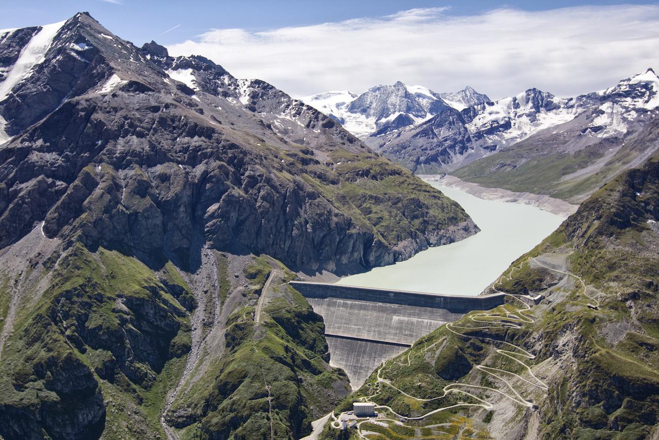 Haut de 285 mètres, le barrage de la Grande Dixence a été construit entre les années 1950 et 1964. [Keystone - Alessandro Della Bella]