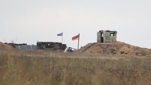 Les soldats azerbaïdjanais encerclent vendredi Stepanakert, la "capitale" de la région séparatiste surtout peuplée d'Arméniens du Haut Karabakh. [Reuters - Irakli Gedenidze]