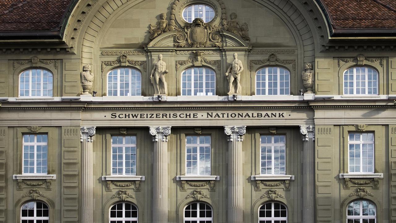 La façade de la Banque nationale suisse (BNS) à Berne. [Keystone - Peter Klaunzer]