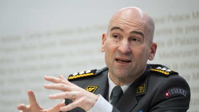 Le chef de l'armée suisse a dit jeudi soir son souhait de voir la Suisse participer davantage aux exercices de l'OTAN, et renforcer sa collaboration avec l'alliance atlantique. [Anthony Anex]