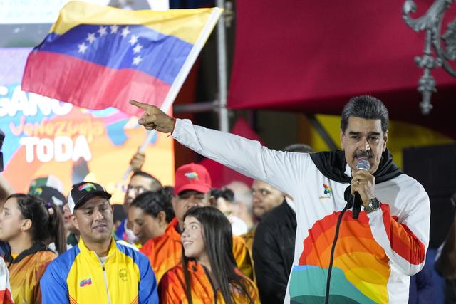 Le président Nicolas Maduro s'adresse à des partisans du gouvernement après un référendum concernant la revendication du Venezuela sur l'Essequibo le lundi 4 décembre 2023. [Keystone - AP Photo/Matias Delacroix]