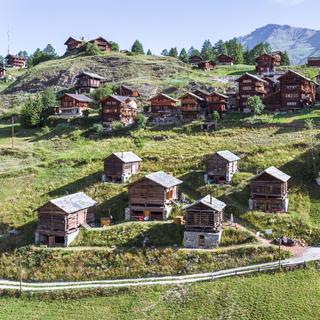 Baptisé Anako Lodge, ce concept touristique qui regroupe six mayens rénovés a été développé il y a huit ans dans le Val d’Hérens. [Anako Lodge - Nicolas Sedlatchek]
