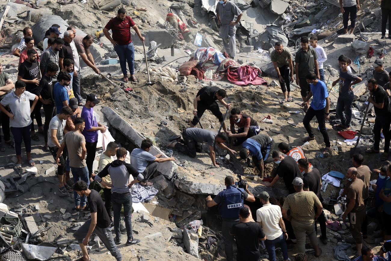 Le ministère de la Santé du Hamas a annoncé mercredi qu'un nouveau bombardement de l'armée israélienne avait tué "des dizaines" de personnes dans le camp de réfugiés de Jabaliya. [keystone - Abed Khaled]