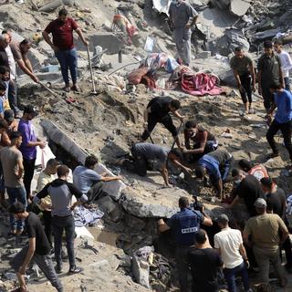 Le ministère de la Santé du Hamas a annoncé mercredi qu'un nouveau bombardement de l'armée israélienne avait tué "des dizaines" de personnes dans le camp de réfugiés de Jabaliya. [keystone - Abed Khaled]