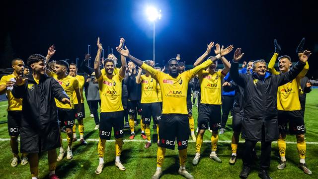 Les joueurs du SR Délémont fêtent leur victoire contre le FC Lucerne. [Keystone - Jean-Christophe Bott]