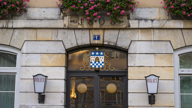 L'homme qui avait tenté de se suicider et de tuer son épouse aux Roches-de-Moron (NE) a écopé d'une peine de douze ans de prison. [Keystone - Jean-Christophe Bott]