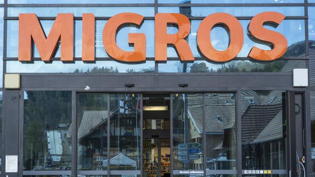 Migros aurait prêté 200 millions de francs au milliardaire en difficulté René Benko. [Keystone - Christian Beutler]