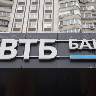 Le logo de la banque russe à Moscou. [EPA/Keystone - MAXIM SHIPENKOV]