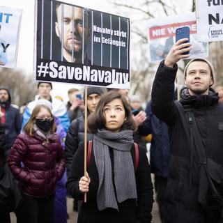 Manifestations devant l’ambassade russe à Berlin pour la libération d’Alexeï Navalny. [AP Photo/ Keystone - Markus Schreiber]
