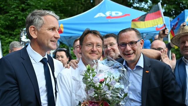 Robert Sesselmann, le candidat de l'Alternative pour l'Allemagne (AfD), prend les commandes du district de Sonneberg, dans la région de Thuringe. [Keystone - Martin Schutt]