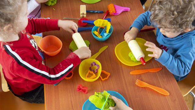 Manque de places d’accueil pour les enfants au Val-de-Ruz (NE). [Keystone - Laurent Gillieron]