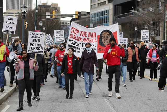 Depuis la mort de Tyre Nichols, sa famille a sans cesse appelé au calme. [Keystone - EPA/Erik S.Lesser]