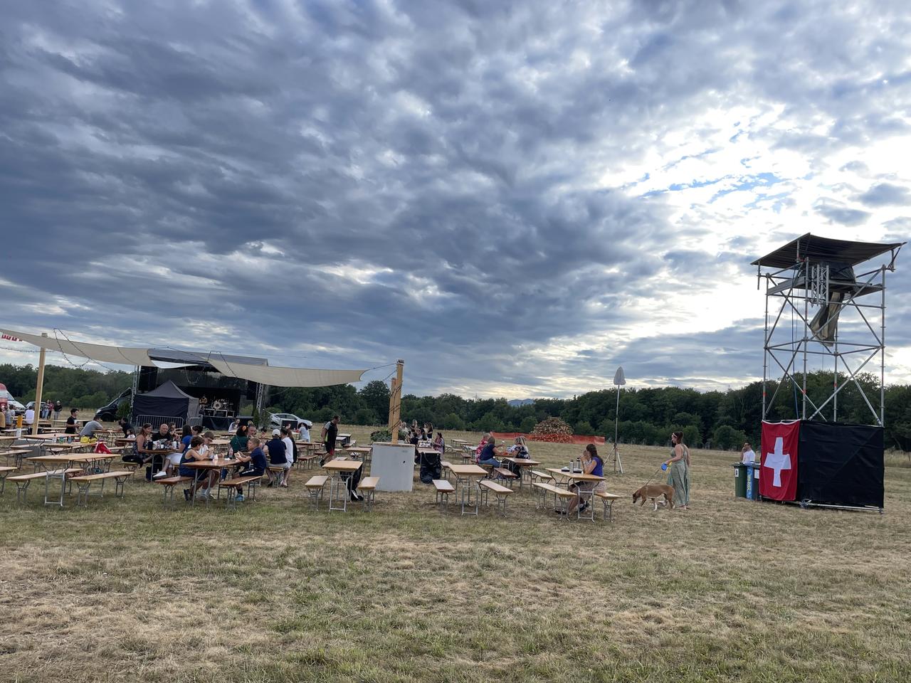 Gland (VD) célèbre déjà la Confédération ce lundi 31 juillet 2023. Concerts et buvette sont organisés. [RTS - Julie Marty]