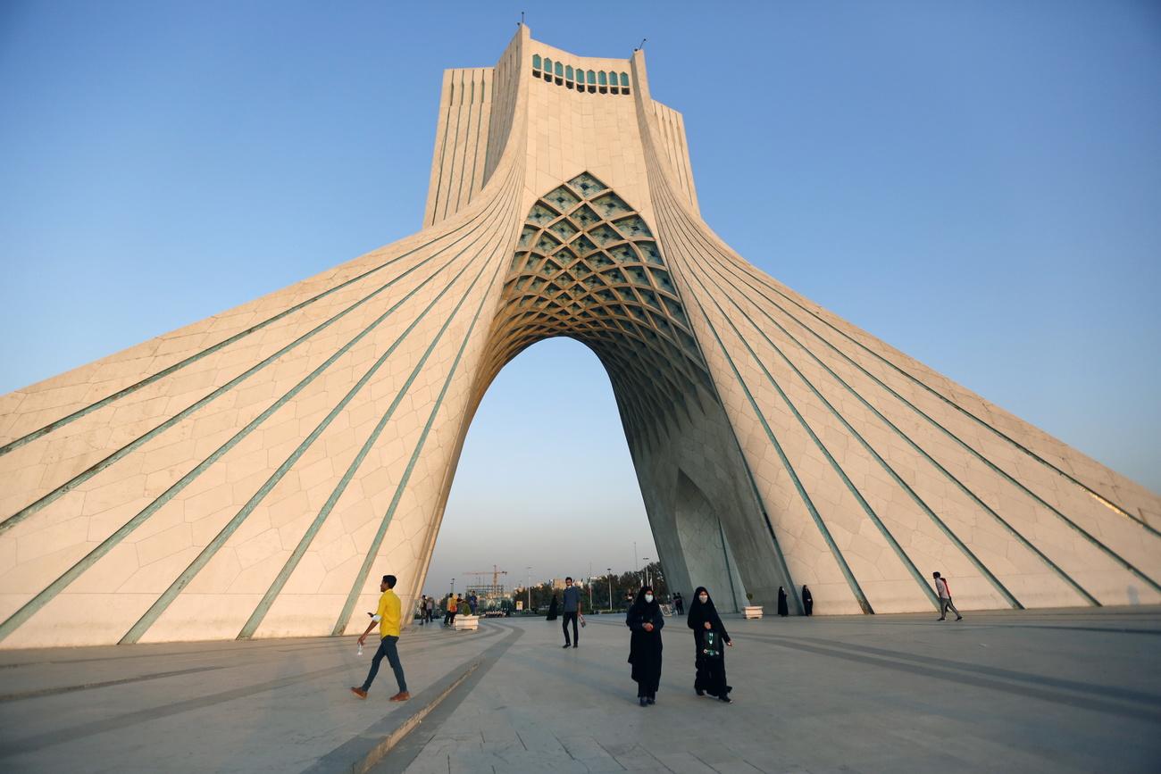 La gigantesque et futuriste tour Azadi ("liberté") à Téhéran. [KEYSTONE - ABEDIN TAHERKENAREH]
