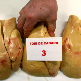 Une pièce de foie gras lors d'un concours dans le sud-ouest de la France. [Keystone - Bob Edme]