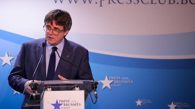 Pedro Sánchez lors de la conférence de presse d'annonce de l'accord avec Carles Puigdemont à Bruxelles.