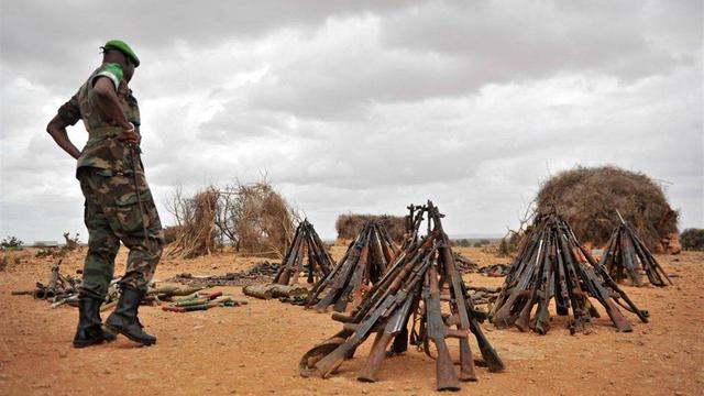 Des armes de combattants shebab saisis par la force armée de l'Union africaine (Amisom) en Somalie. [Keystone]