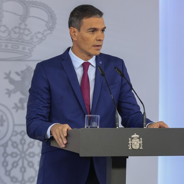 Pedro Sánchez est chargé par le roi d'Espagne de tenter de former un gouvernement. [KeystoneLe roi d'Espagne charge Pedro Sánchez de tenter de former un gouvernement - EPA EFE POOL]