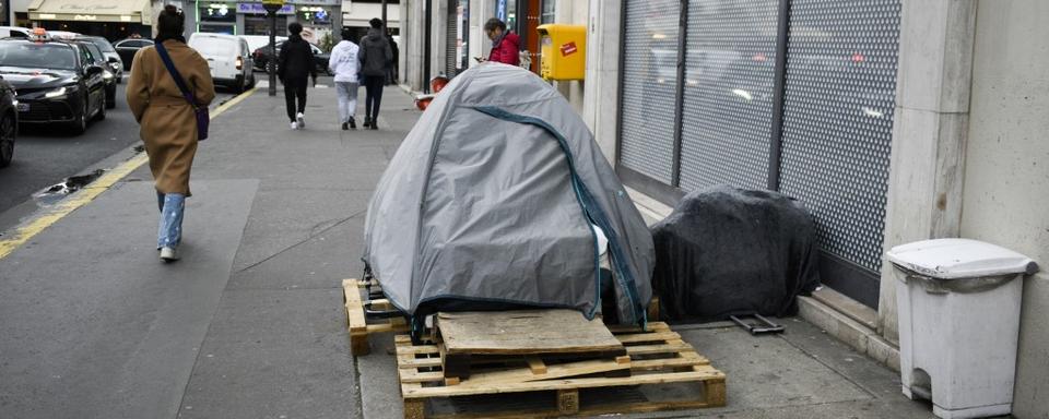 Vac Paris 4/5 - Sdf Paris. [AFP - Magali Cohen / Hans Lucas]