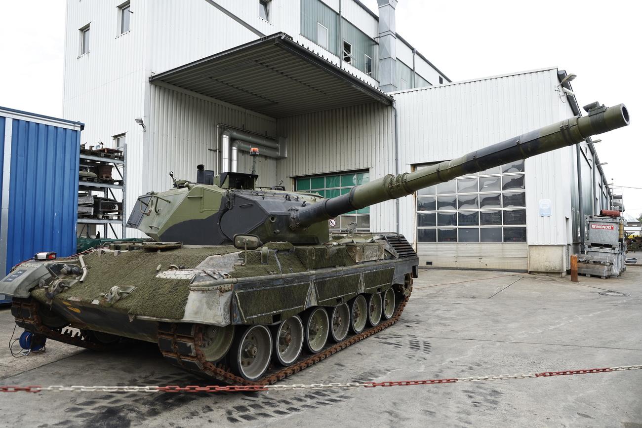 Un char de combat Leopard 1 A5 allemand en cours de remise à jour en Alllemagne. [Keystone/EPA - Morris Macmatzen]