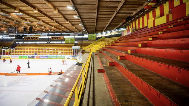 La future "Valais Arena", à Sierre, doit remplacer la vieille patinoire du Graben. [Keystone - Jean-Christophe Bott]