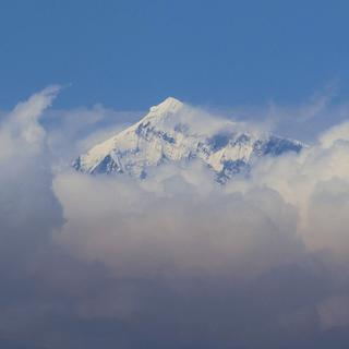 La cime de l'Everest attire toujours, 70 ans après sa conquête. [AFP - Sébastien Berger]