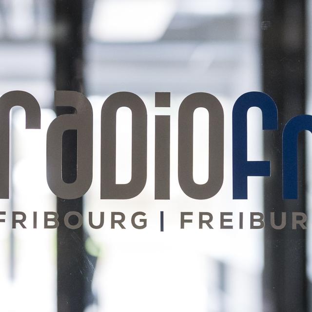 Radio Fribourg va supprimer six postes de travail et regrette un manque de soutien du canton. [Keystone - Adrien Perritaz]