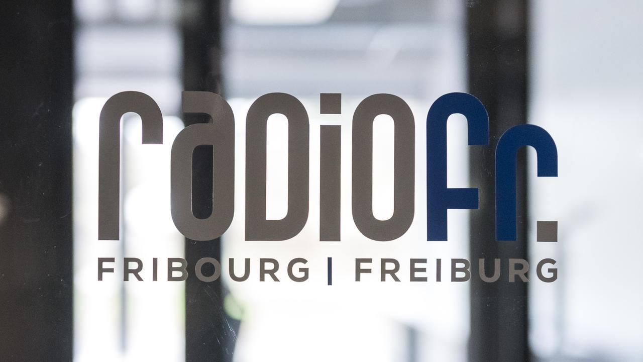 Radio Fribourg va supprimer six postes de travail et regrette un manque de soutien du canton. [Keystone - Adrien Perritaz]