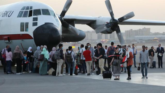 Des ressortissants de nombreux pays ont été évacués du Soudan. [KEYSTONE - EPA EGYPTIAN ARMY / HANDOUT]