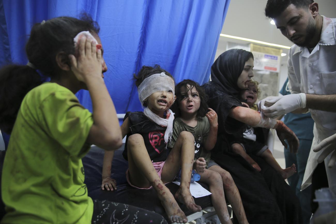 Le bilan à Gaza monte à 1354 morts et 6049 blessés, selon le Hamas [keystone - Ali Mahmoud]
