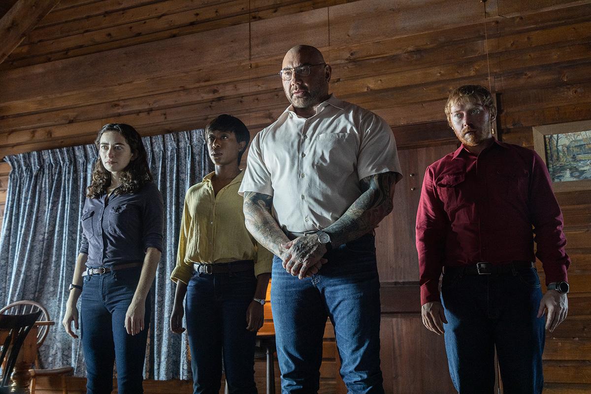 Les quatre cavaliers de l'Apocalypse dans le film "Knock at the Cabin". [Universal Pictures - Morgan "Mo" Smith]